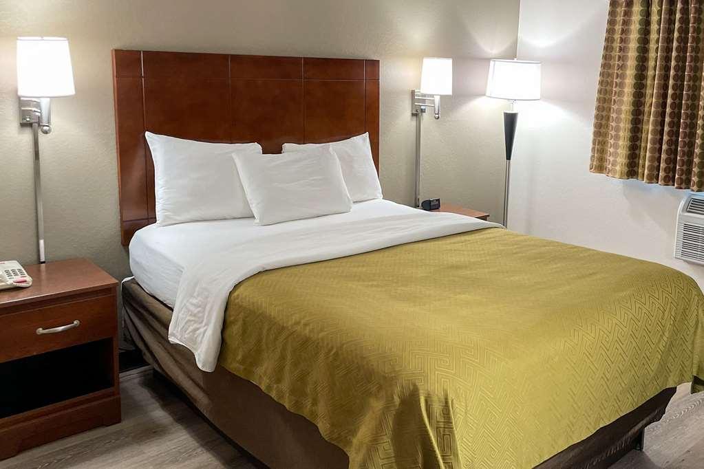 Econo Lodge Cartersville-Emerson Lake Point Rom bilde